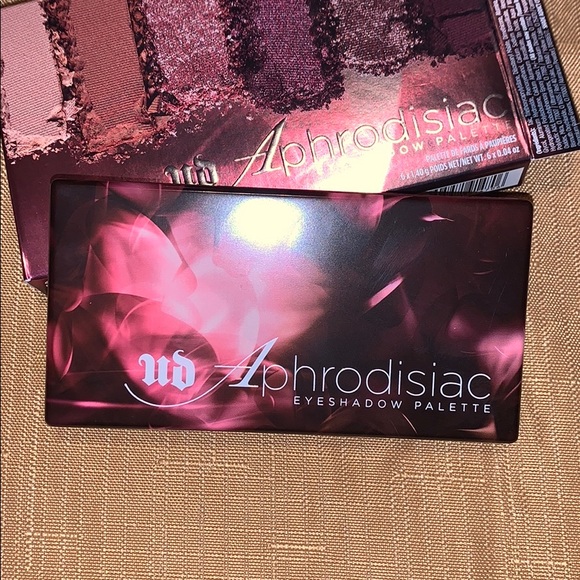 Urban Decay Other - ✨Urban Decay eyeshadow palette